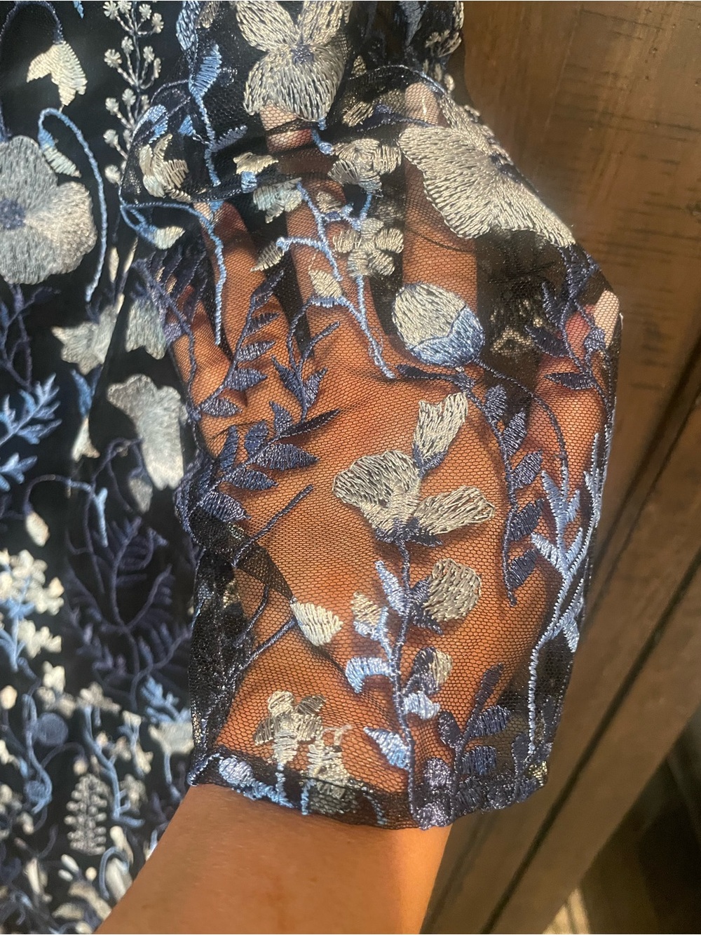 Kensie Navy Blue and White Floral V-Neck Midi Dress - Picture 11 of 15